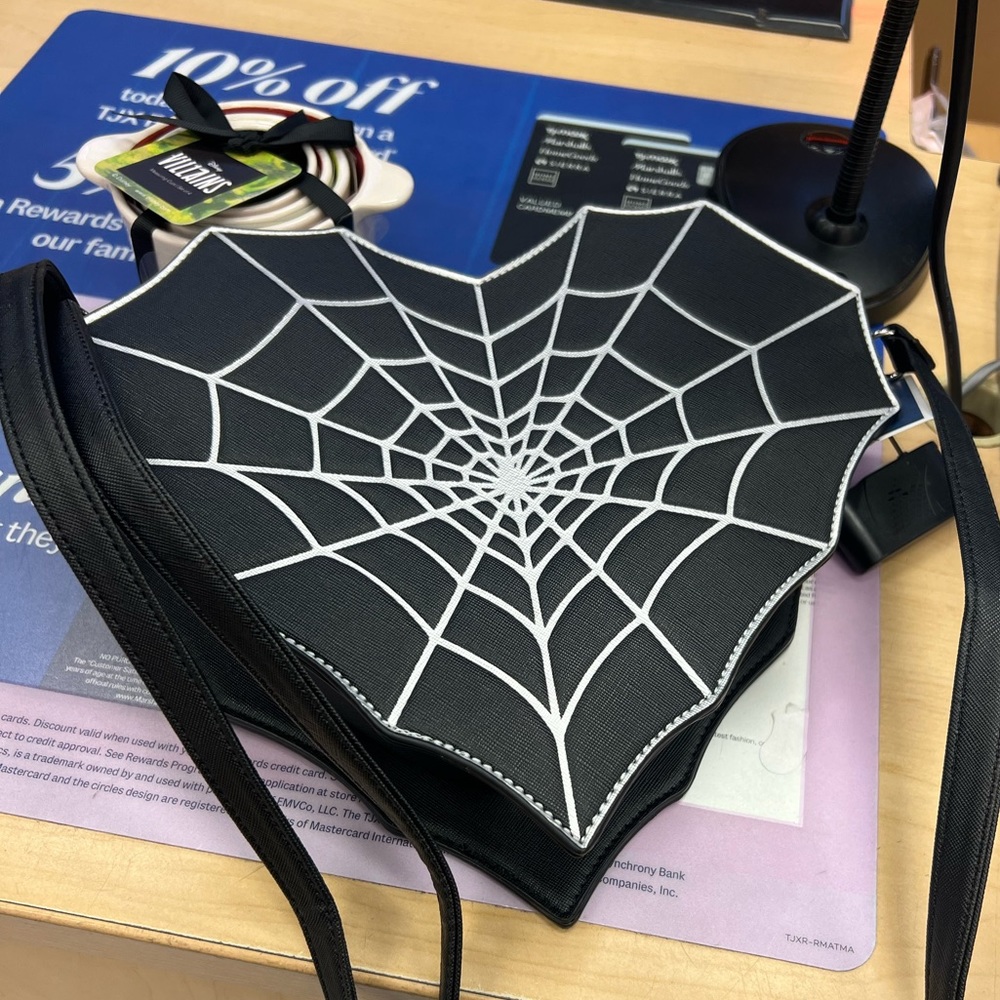 Spiderweb heart crossbody